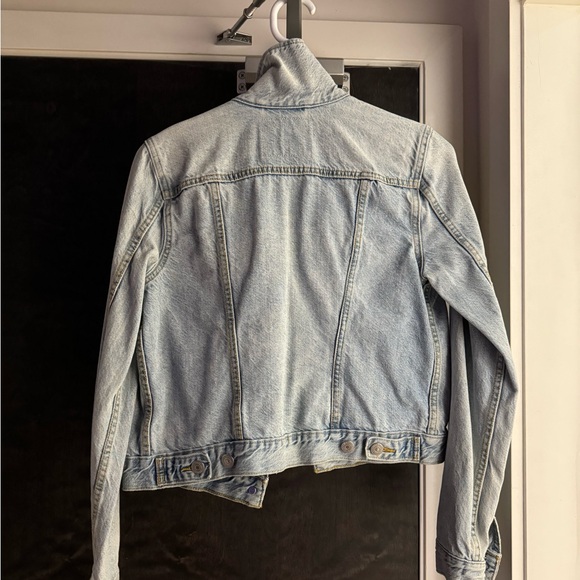 Levi’s Cropped Jean Jacket - Picture 2 of 3